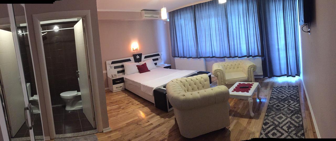 Hotel Bavaria Pristina Eksteriør billede