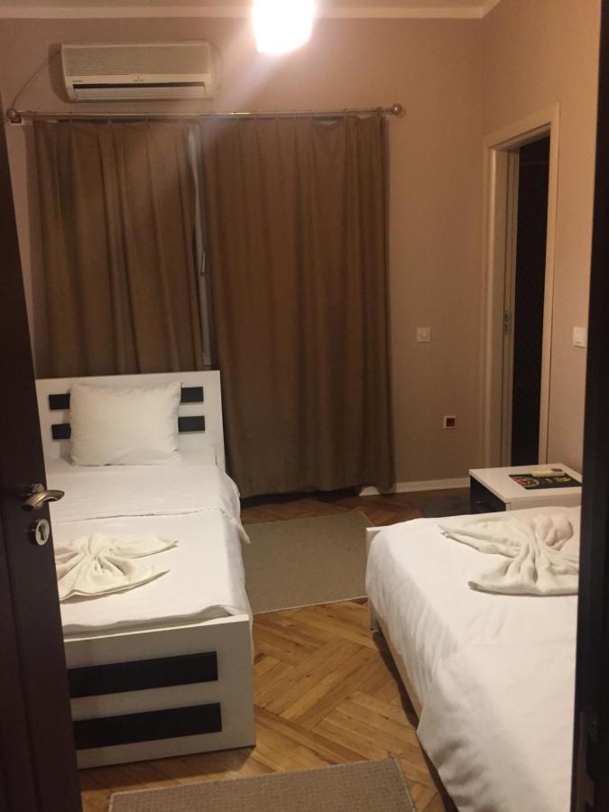 Hotel Bavaria Pristina Eksteriør billede