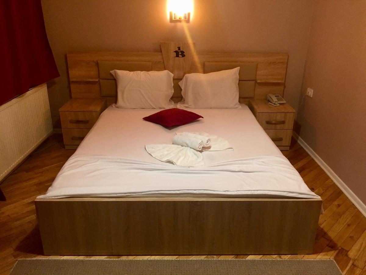 Hotel Bavaria Pristina Eksteriør billede