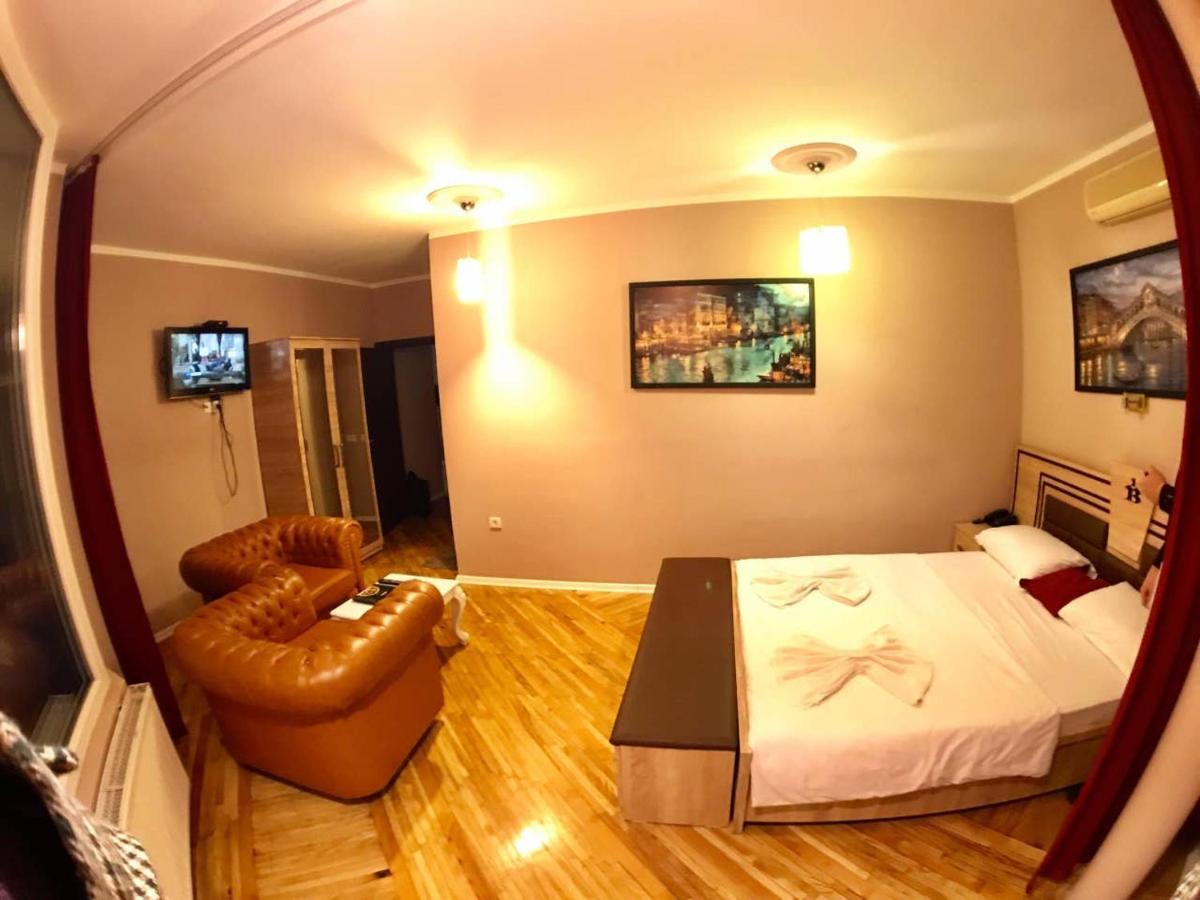 Hotel Bavaria Pristina Eksteriør billede